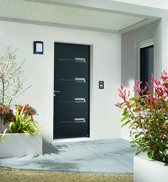 Porte d’entrée contemporaine originale en acier Zilten Saya