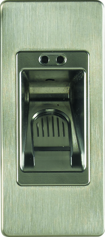 ouverture de la porte d’entrée avec une serrure biométrique domotique Zilten
