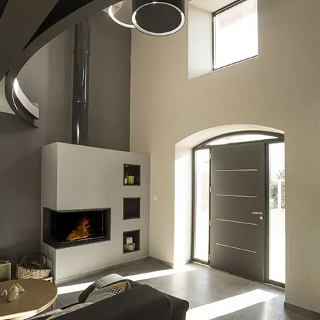 Entrée de maison intérieur,  une porte d'entrée avec 2 semi-fixe vitrée dans une ambiance chaleureuse