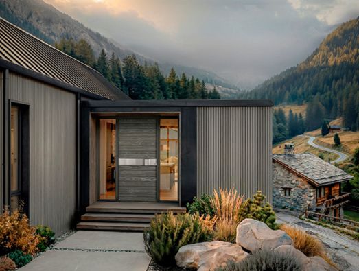 porte d'entrée moderne en accoya® sur une maison bois