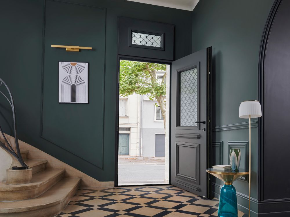 porte d'entrée style classique en aluminium dans un intérieur style art déco