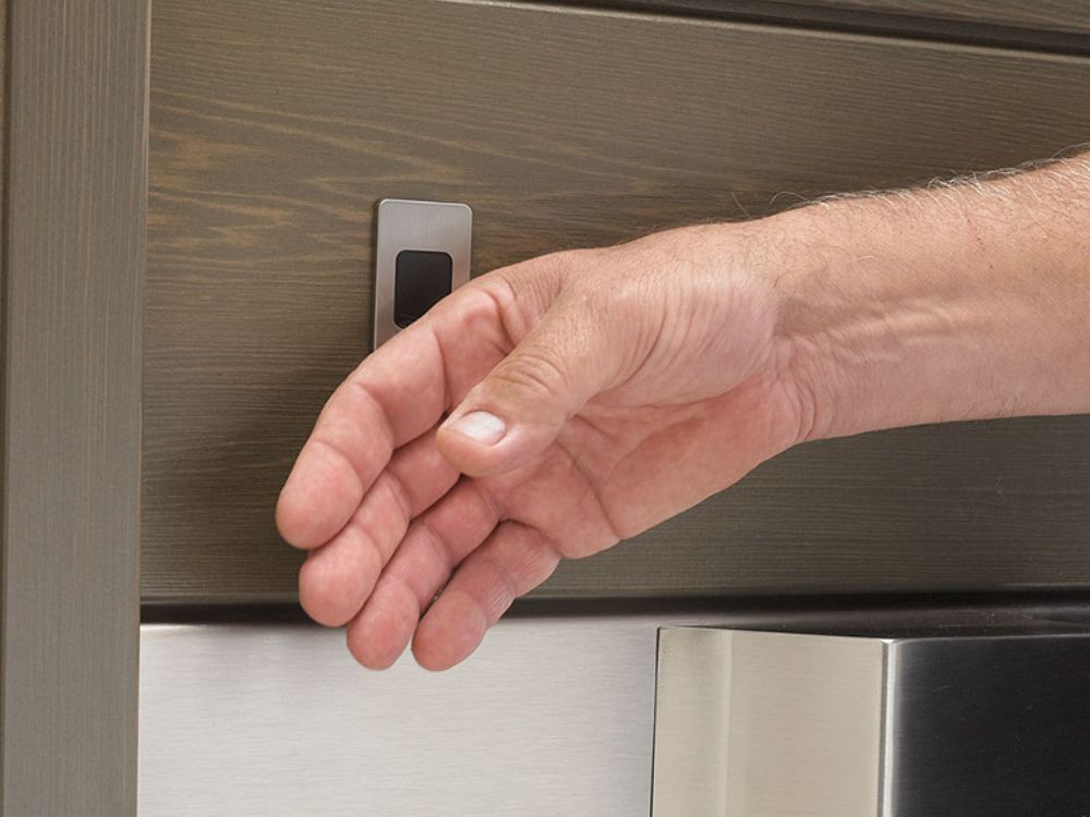 porte d'entrée nativ avec une ouverture domotisée