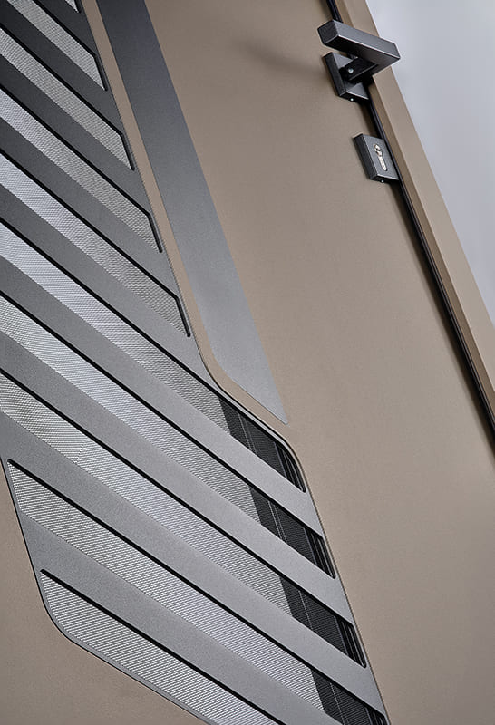 zoom sur la grille et la moustiquaire de porte d'entrée du modèle aria 1